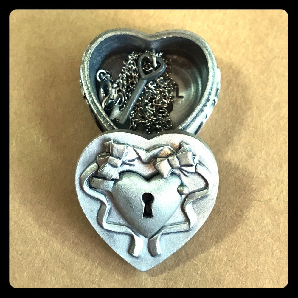 SIGNED Ms. Dee Necklace Earrings Trinket Box Set